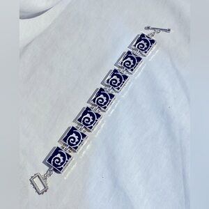 Spiral tile relief black and silver t-bar closure bracelet